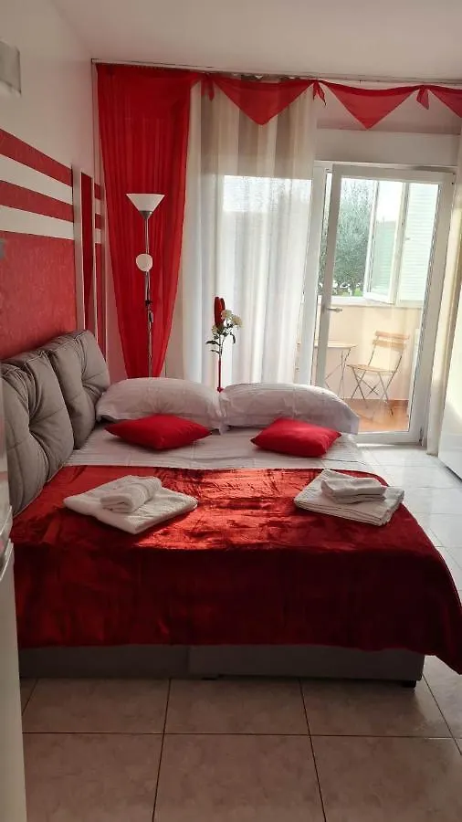 Studio Resnik Kastela 0*,